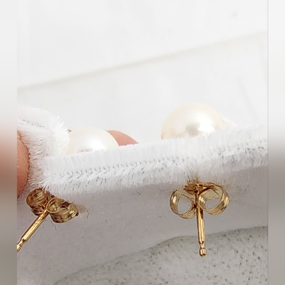 ❤️ NIB LANDS END SMALL PEARL EARINGS ❤️ - Picture 3 of 6